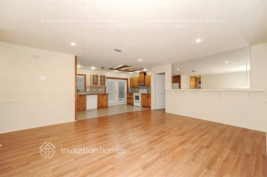 2719 Linwood Dr - Photo 2 of 15