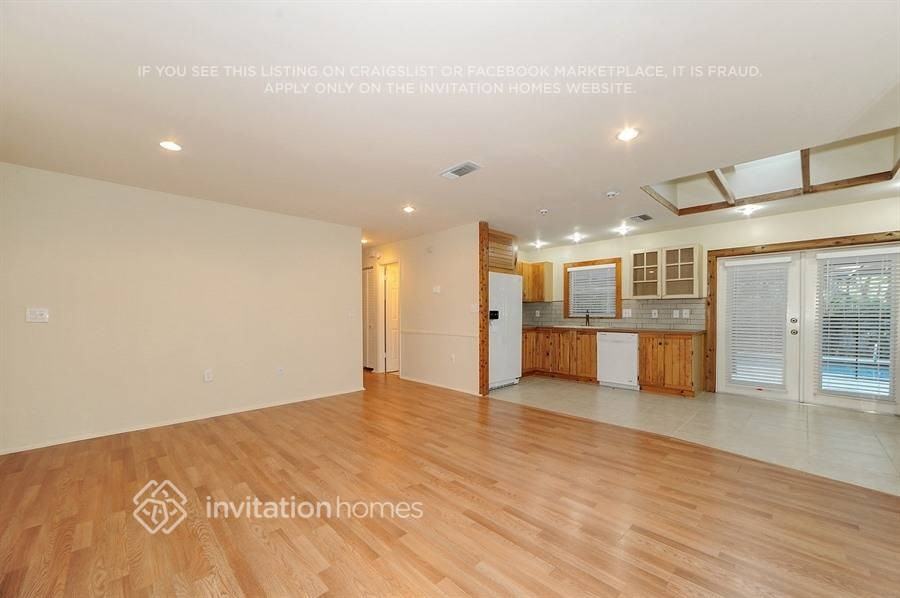 2719 Linwood Dr - Photo 3 of 15
