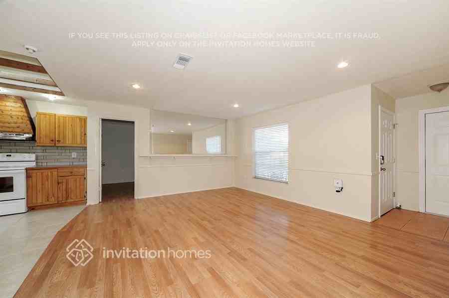 2719 Linwood Dr - Photo 4 of 15