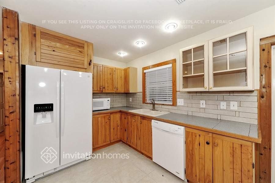 2719 Linwood Dr - Photo 5 of 15