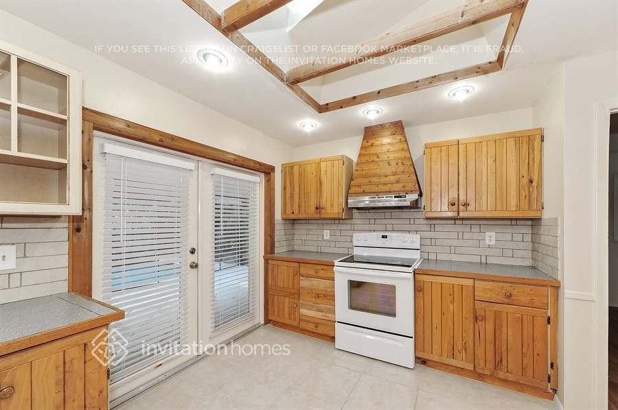 2719 Linwood Dr - Photo 6 of 15