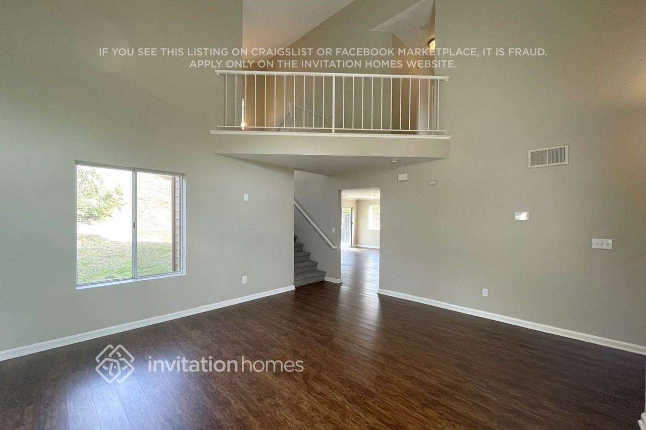 260 Cimarron Dr - Photo 2 of 12