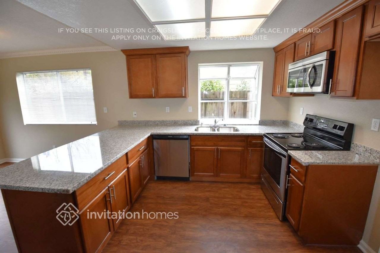 260 Cimarron Dr - Photo 4 of 12