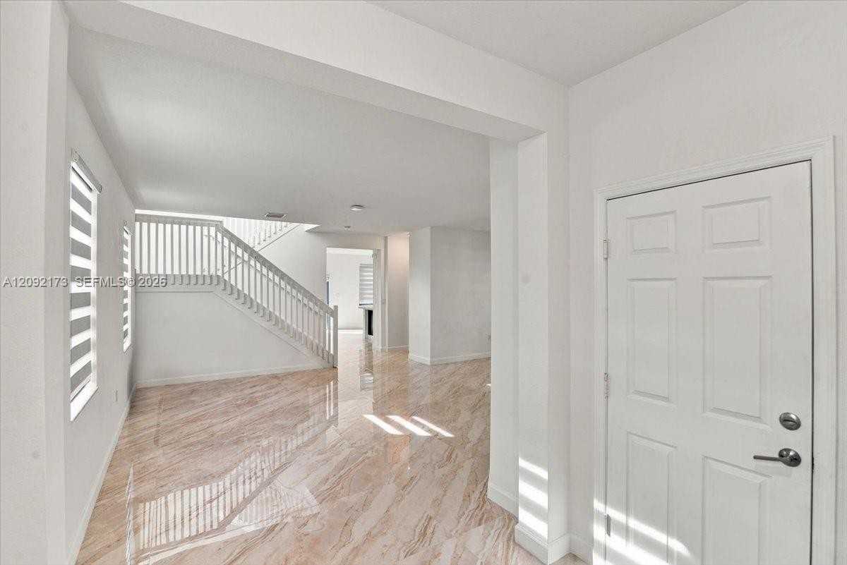 336 Ne 210th Way - Photo 7 of 8