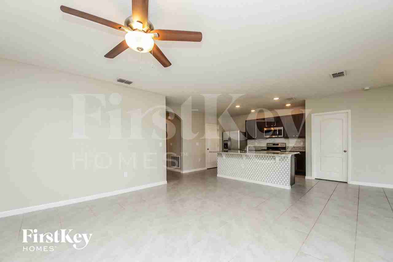1673 Bay Breeze Dr - Photo 4 of 15