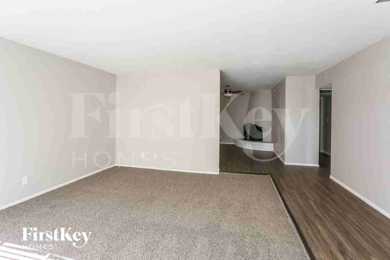 4844 W Brown St - Photo 3 of 15