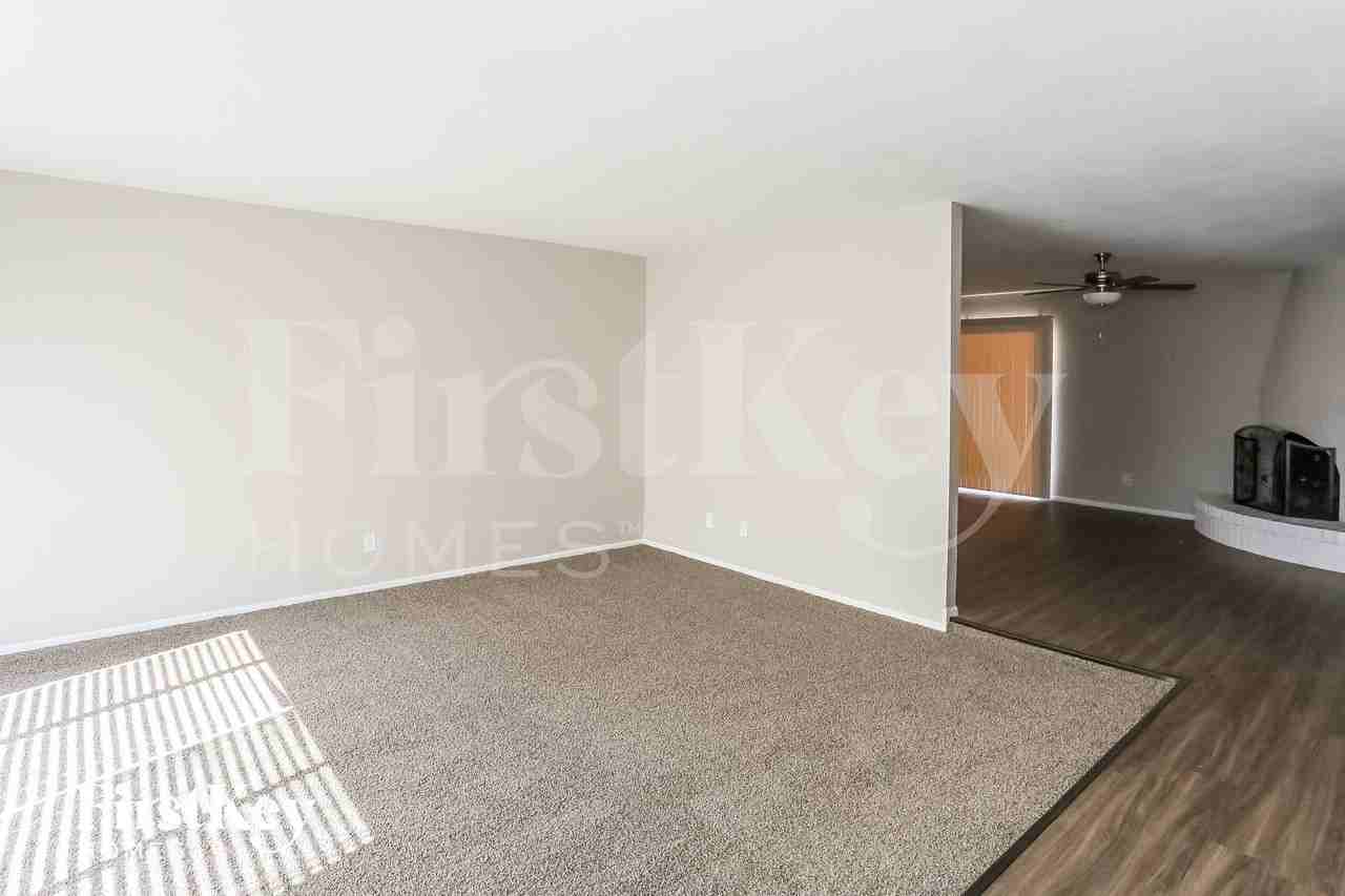 4844 W Brown St - Photo 4 of 15
