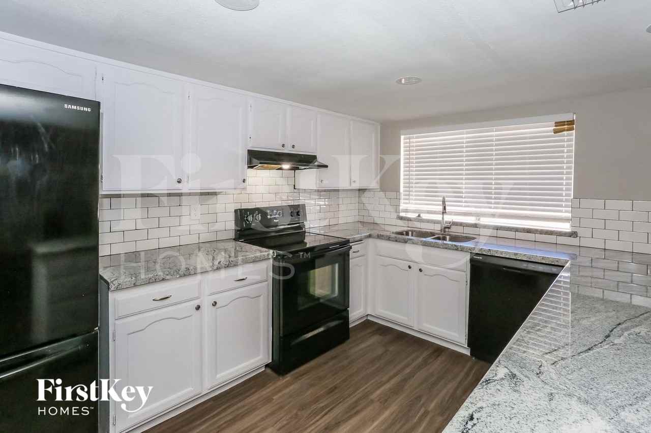 4844 W Brown St - Photo 5 of 15