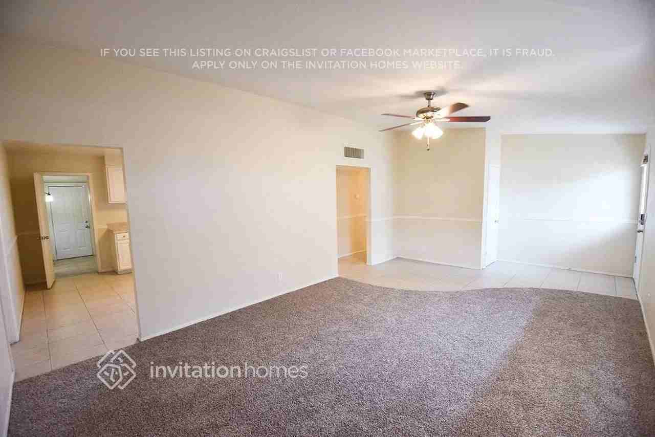 2136 E Bramble Ave - Photo 2 of 10