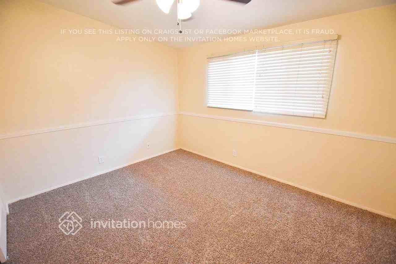2136 E Bramble Ave - Photo 5 of 10