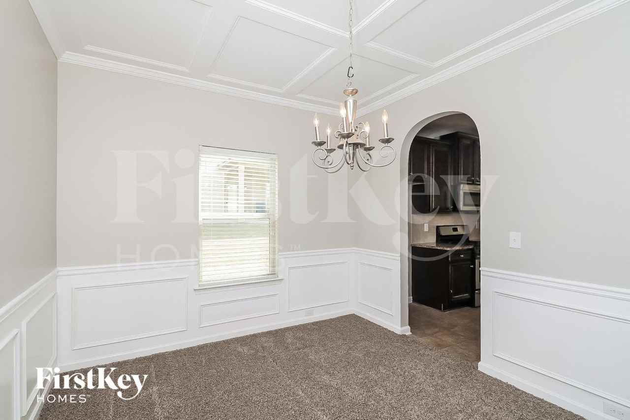 7807 Wrotham Cir - Photo 4 of 15