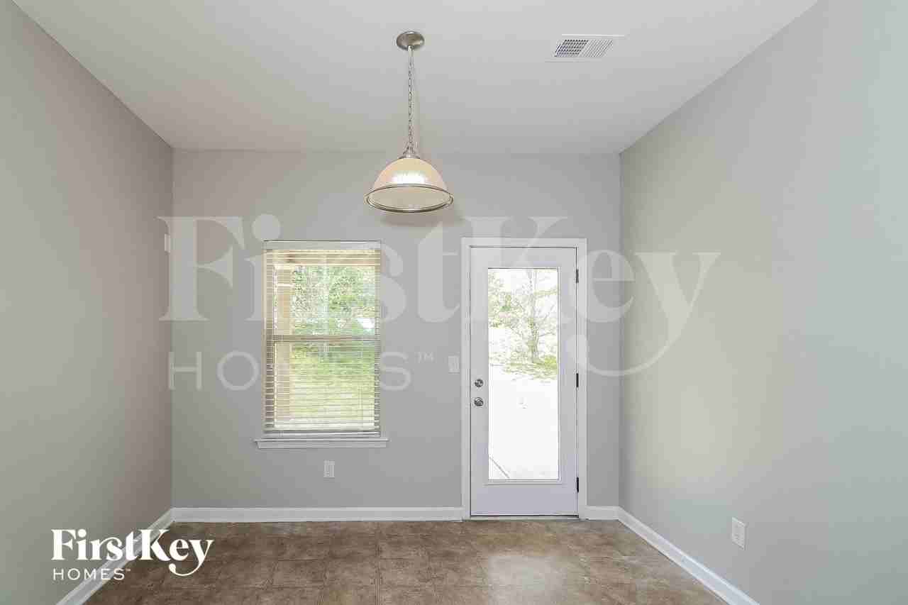 7807 Wrotham Cir - Photo 5 of 15