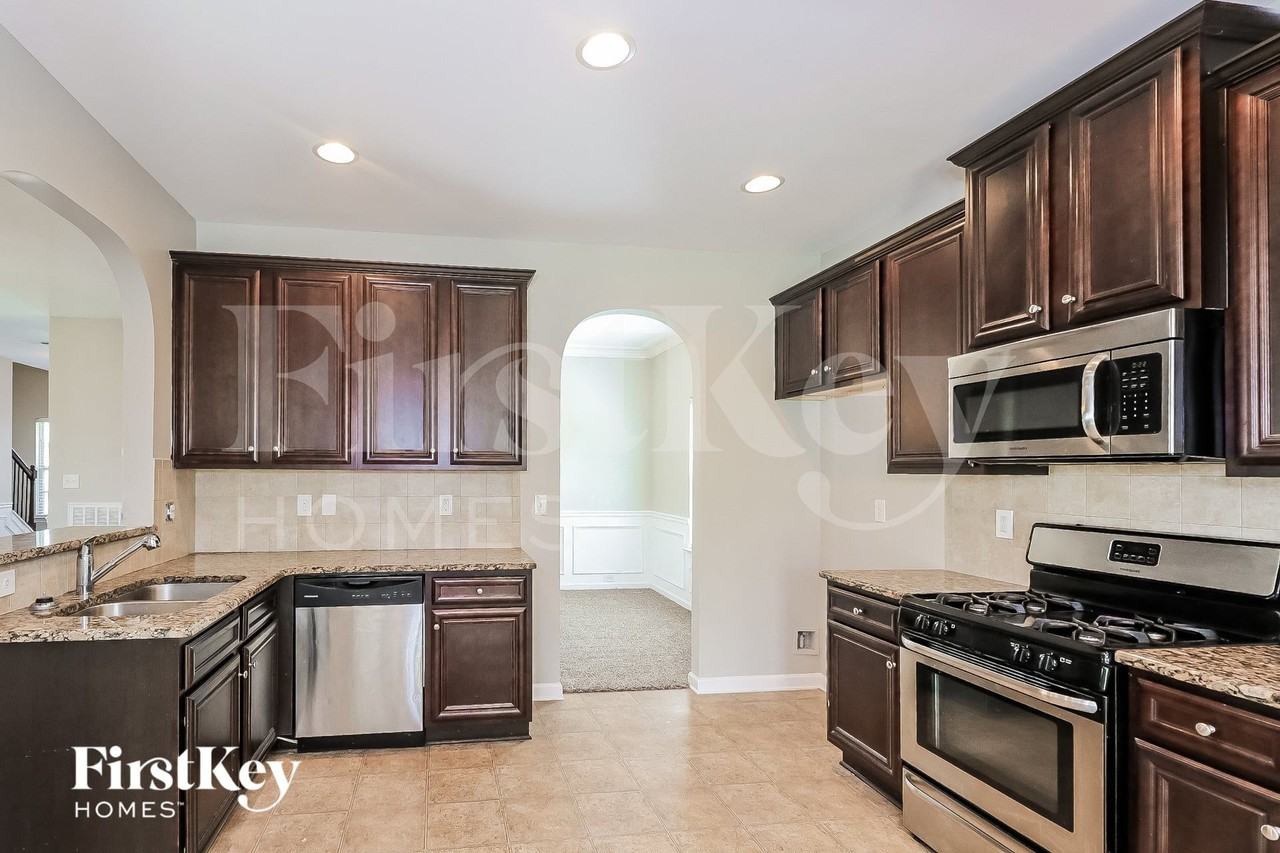 7807 Wrotham Cir - Photo 6 of 15