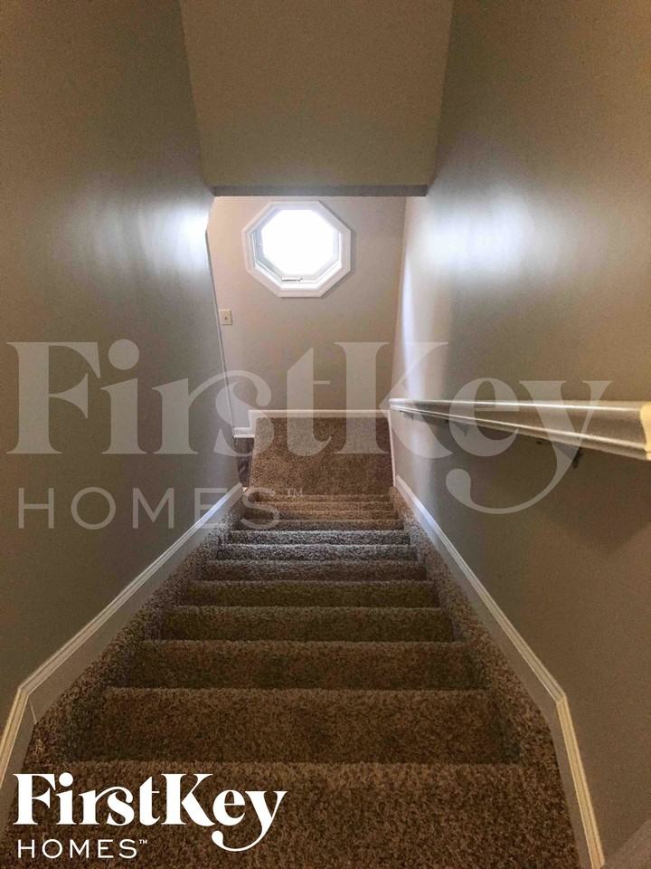 875 Millers Run Ct - Photo 7 of 24