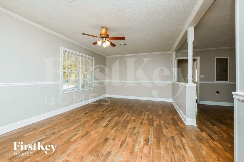 8065 Huntington Dr - Photo 6 of 17