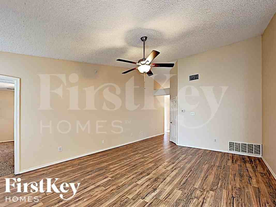 6222 Arrowwood Dr - Photo 4 of 17