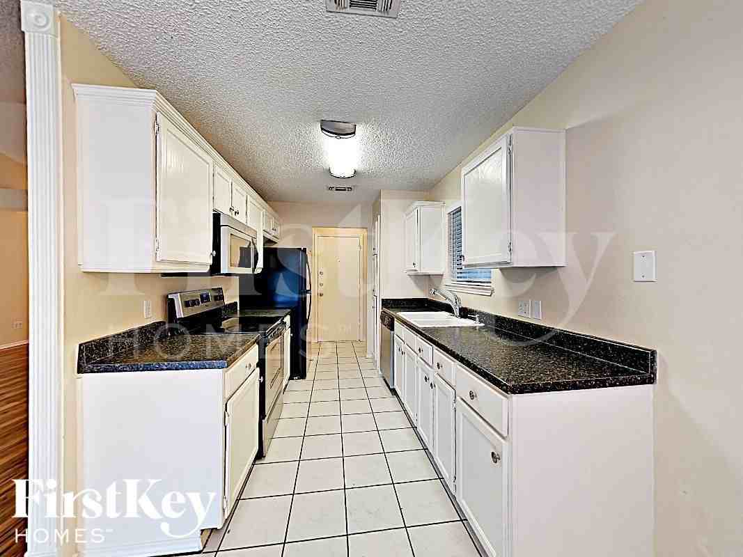 6222 Arrowwood Dr - Photo 5 of 17