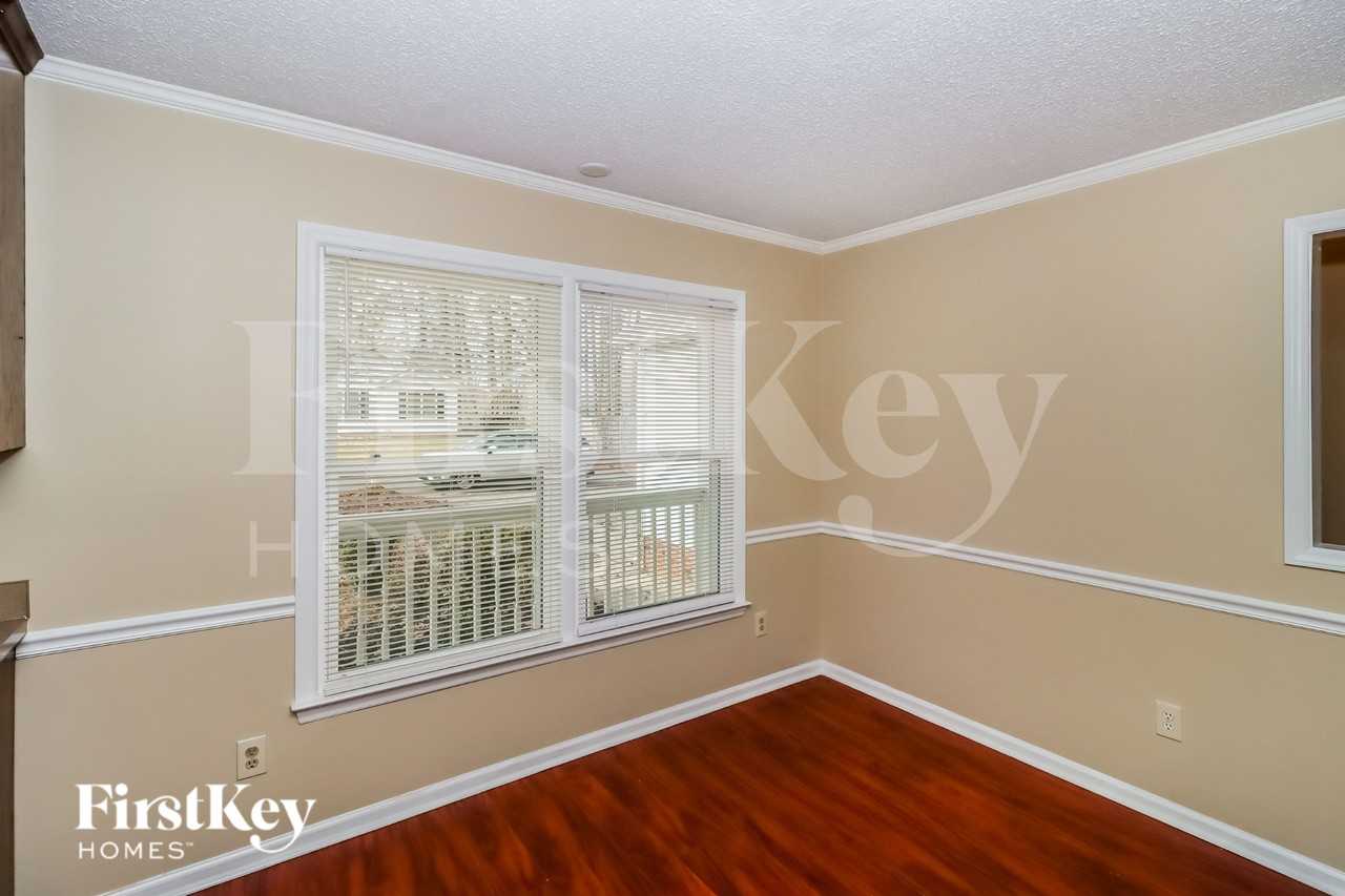 5722 Lambrook Ct - Photo 5 of 16