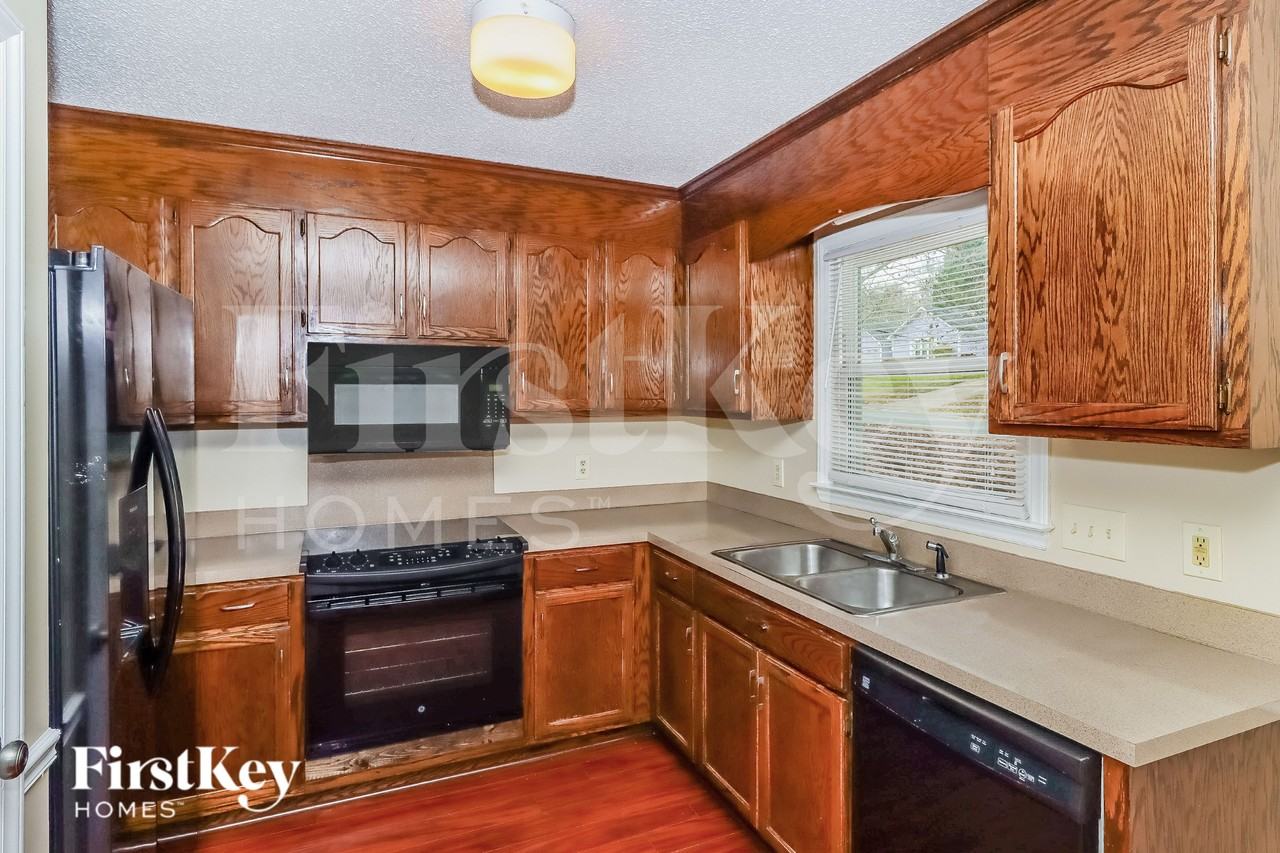5722 Lambrook Ct - Photo 6 of 16