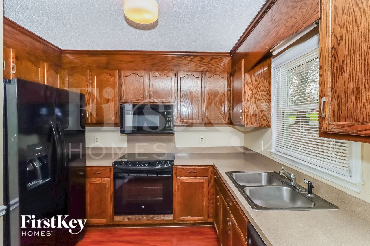 5722 Lambrook Ct - Photo 7 of 16
