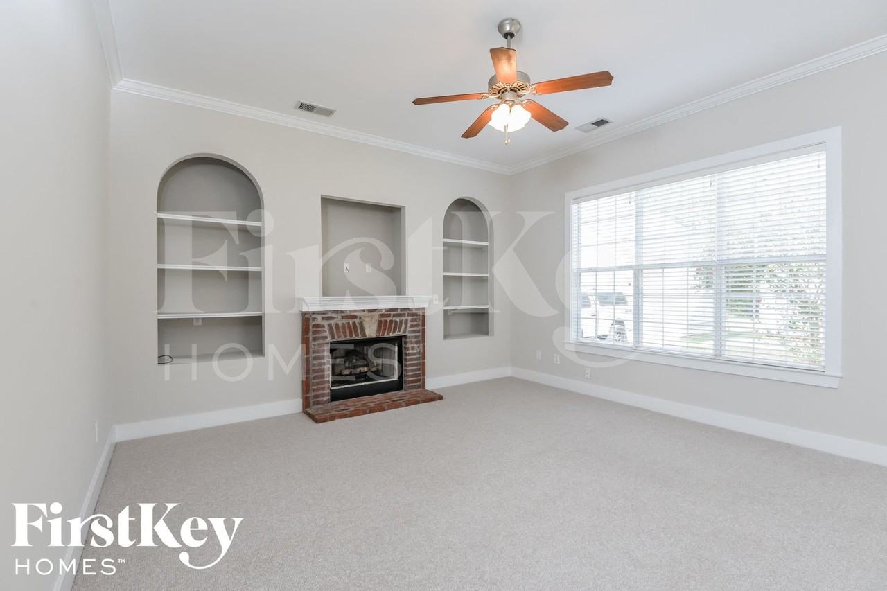 5432 Wisteria Trce - Photo 4 of 15