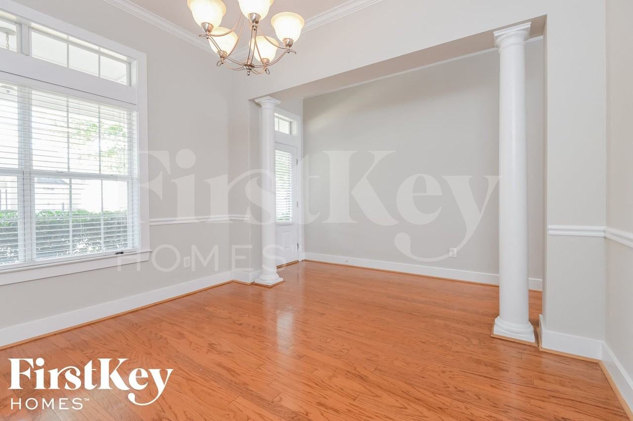 5432 Wisteria Trce - Photo 5 of 15