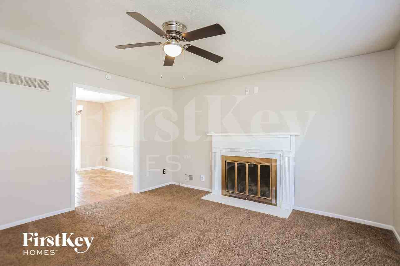 415 Ne Carriage St - Photo 4 of 15