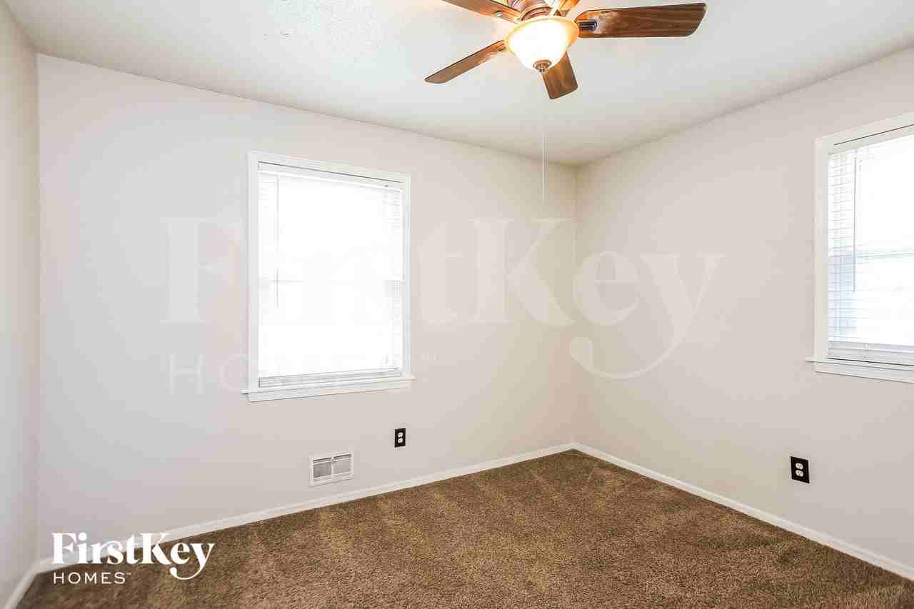 415 Ne Carriage St - Photo 7 of 15