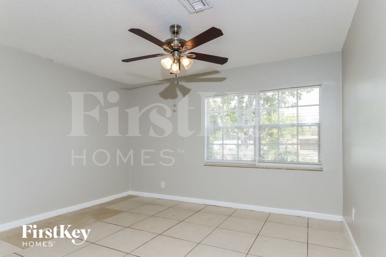 410 Miner Rd - Photo 4 of 15