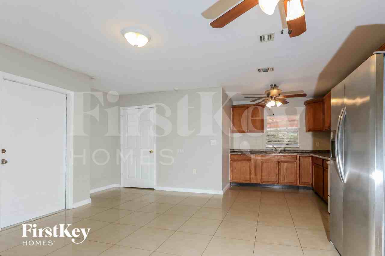 410 Miner Rd - Photo 5 of 15