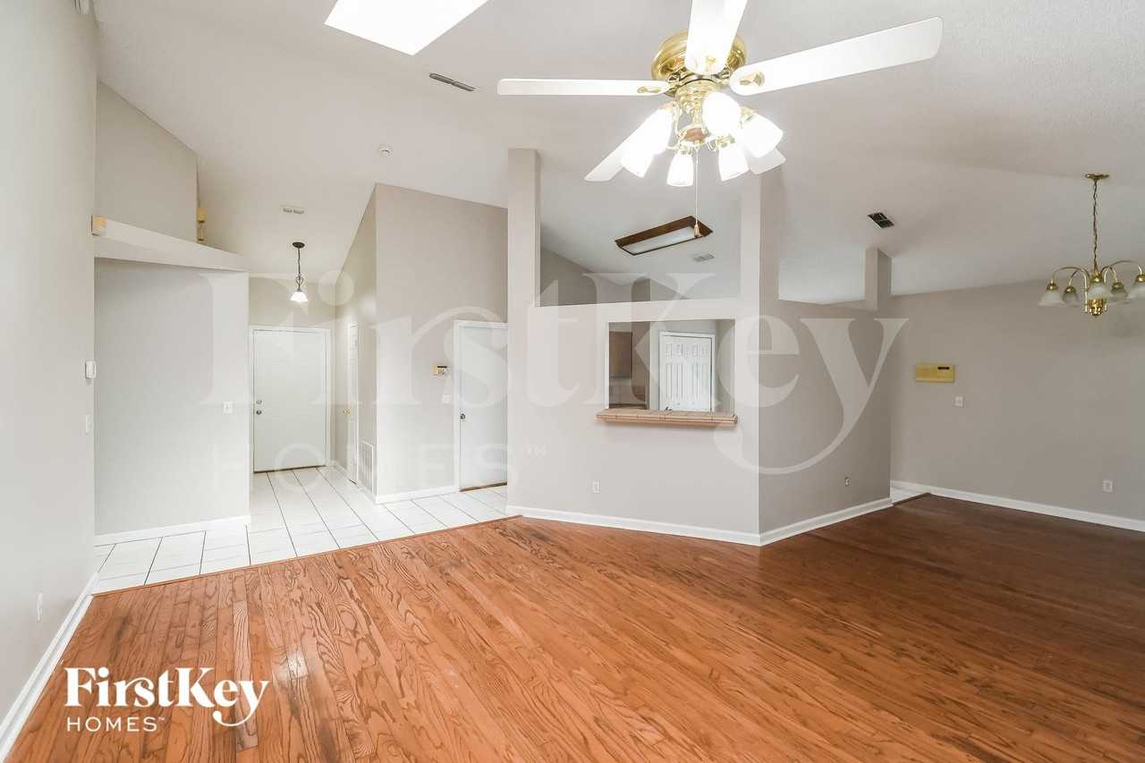 3500 Wentworth Cir W - Photo 3 of 15