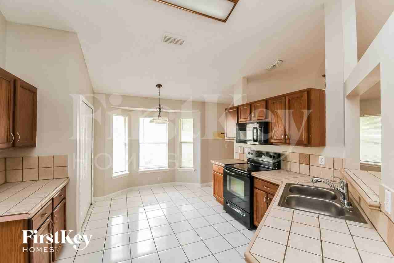 3500 Wentworth Cir W - Photo 6 of 15