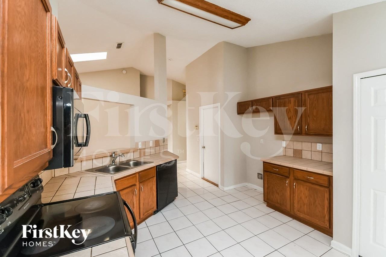 3500 Wentworth Cir W - Photo 7 of 15