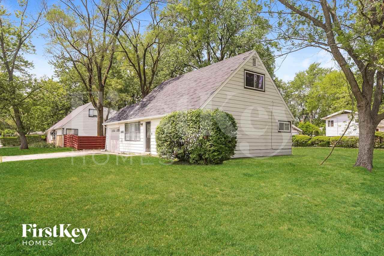 340 Westgate Dr - Photo 2 of 15