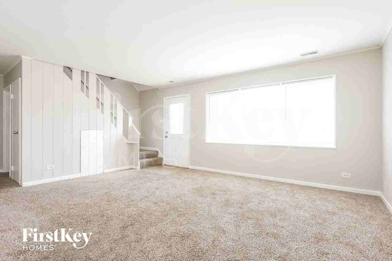 340 Westgate Dr - Photo 5 of 15