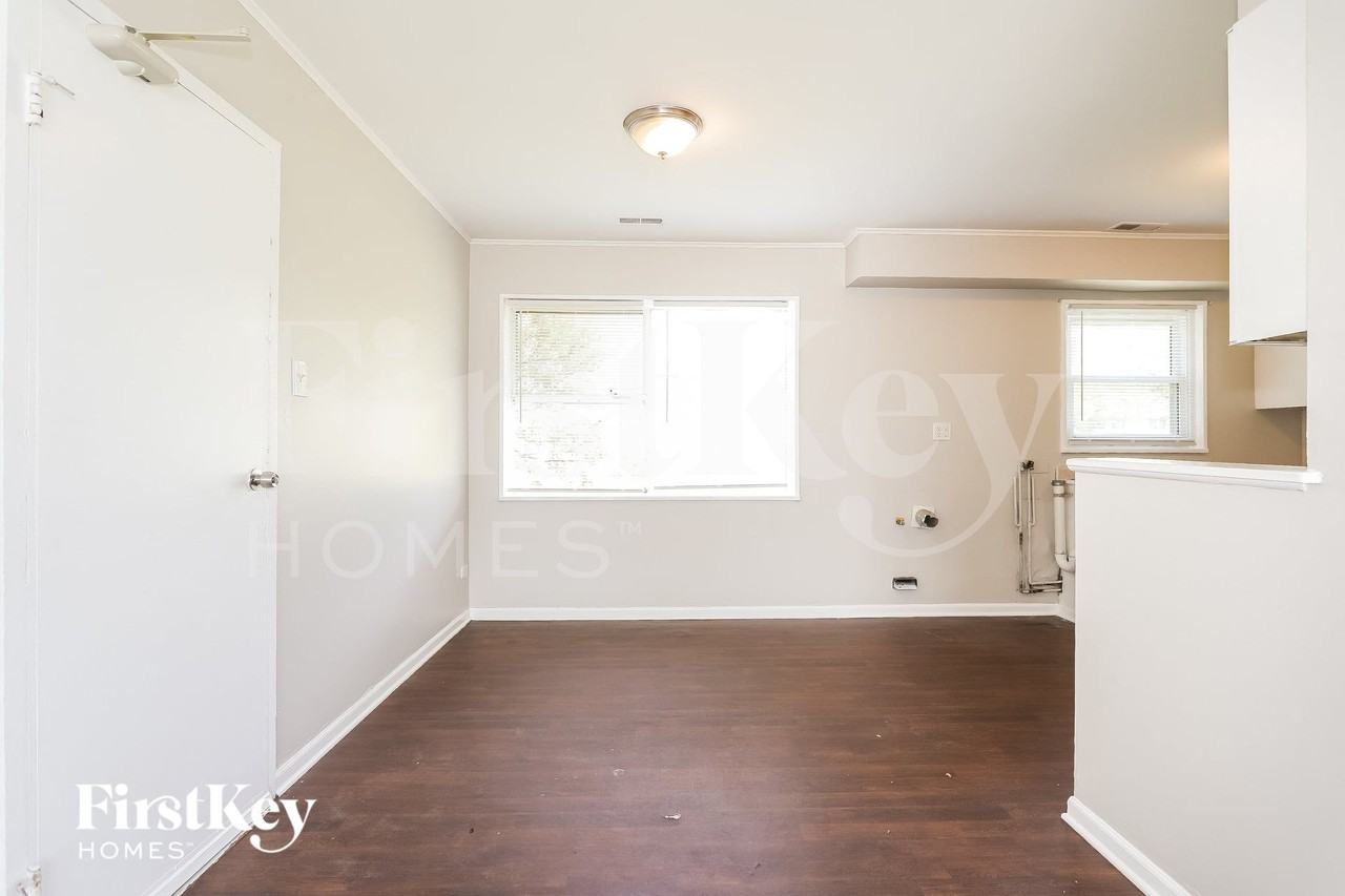 340 Westgate Dr - Photo 6 of 15