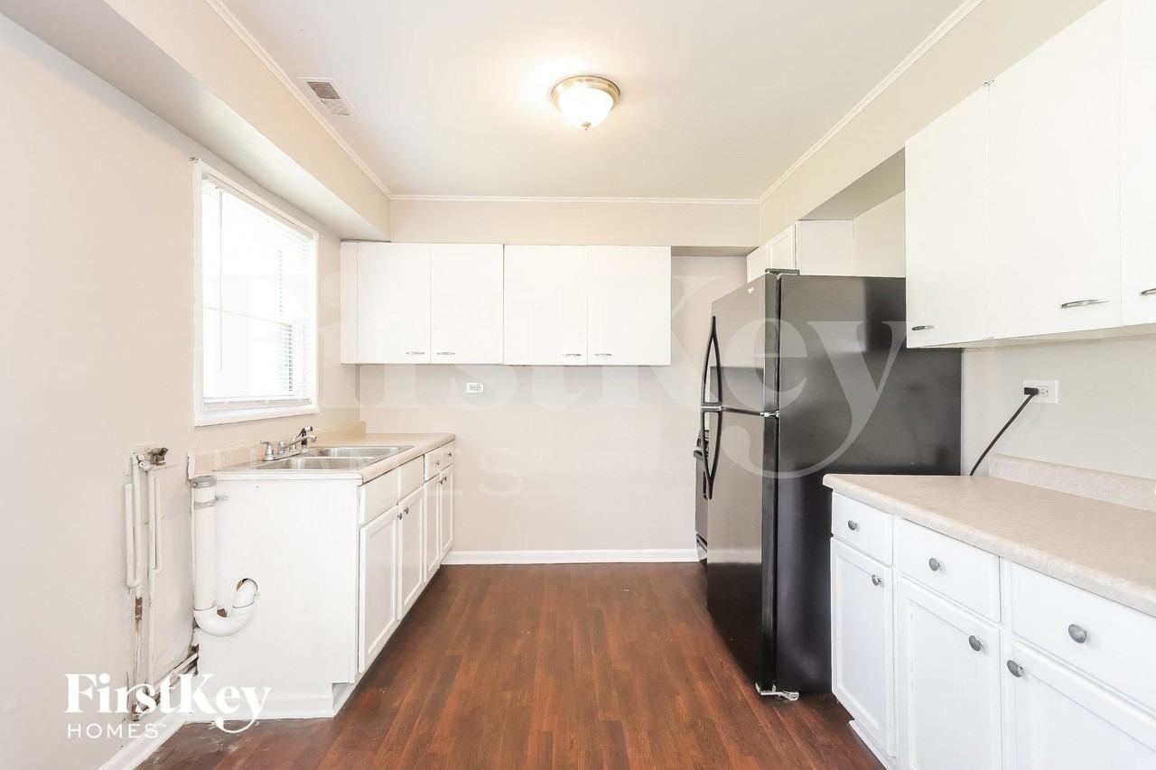 340 Westgate Dr - Photo 7 of 15