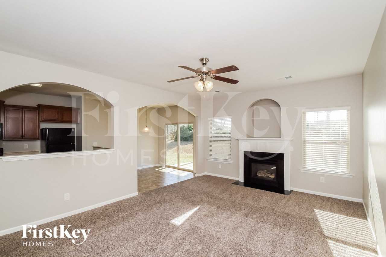 308 Polo Ct - Photo 3 of 15