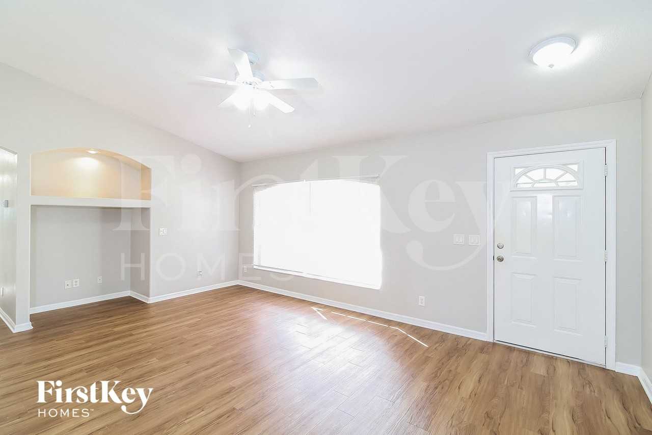 2486 Malibu Ln - Photo 2 of 16