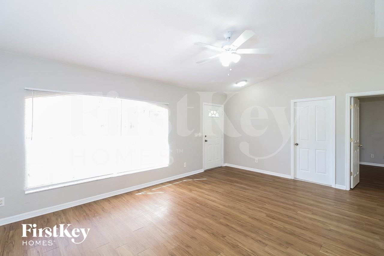 2486 Malibu Ln - Photo 3 of 16