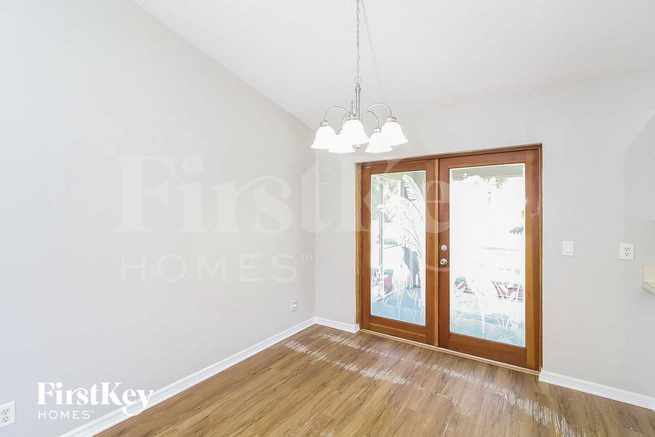 2486 Malibu Ln - Photo 4 of 16