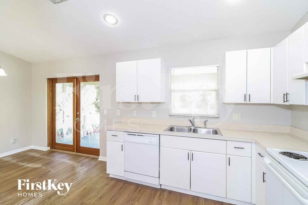 2486 Malibu Ln - Photo 6 of 16