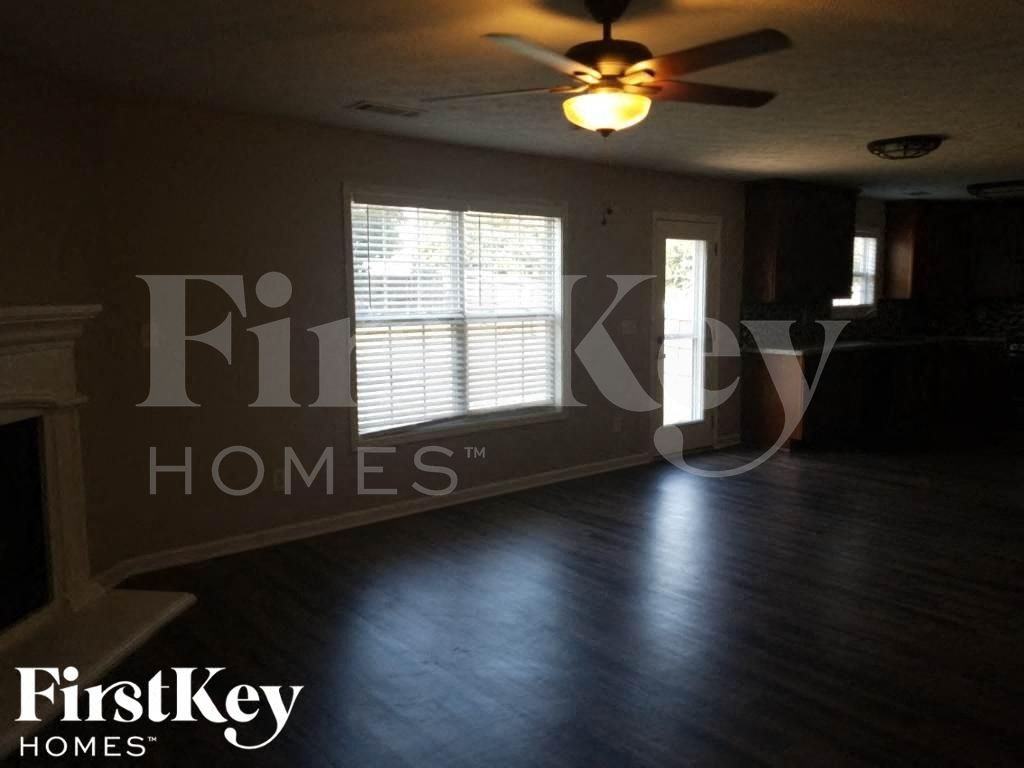 2133 Grant Ave - Photo 4 of 19