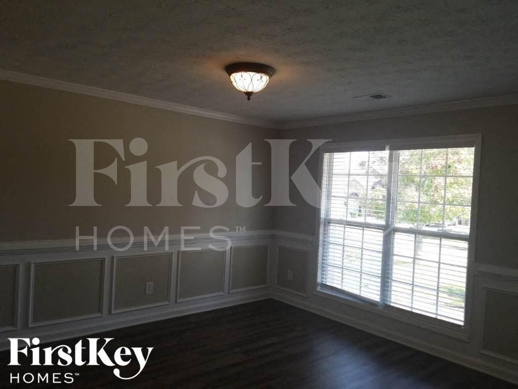 2133 Grant Ave - Photo 5 of 19