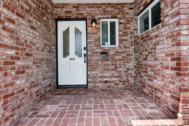 20540 Keswick St - Photo 3 of 8