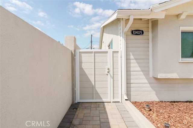 10405 Ruffner Ave - Photo 2 of 8