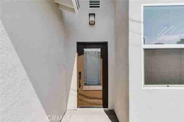 10405 Ruffner Ave - Photo 3 of 8