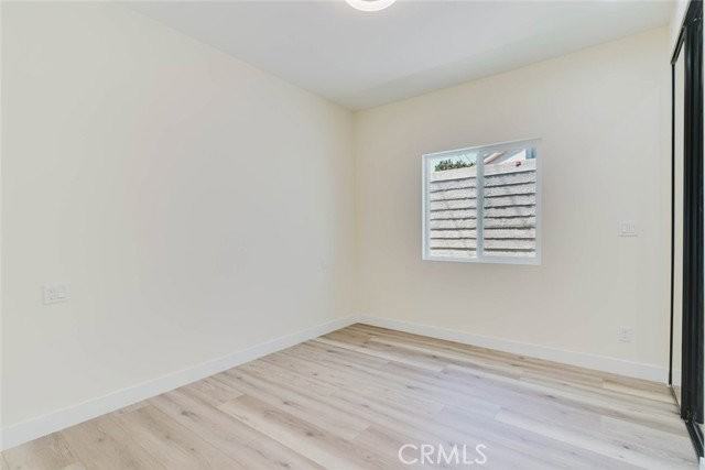 10405 Ruffner Ave - Photo 6 of 8