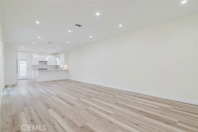 10405 Ruffner Ave - Photo 7 of 8