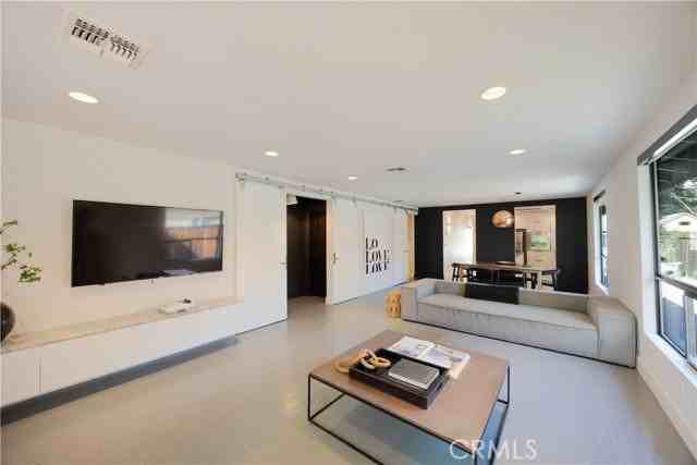11049 Blix St - Photo 6 of 8